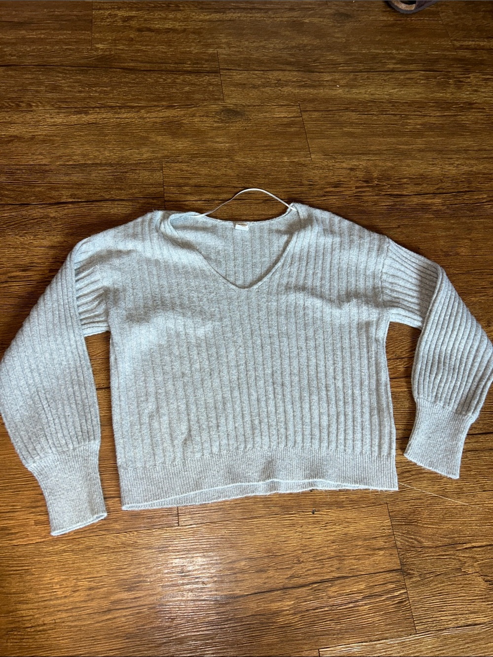 Melrose and Market Light Gray Ribbed V-Neck Sweater
